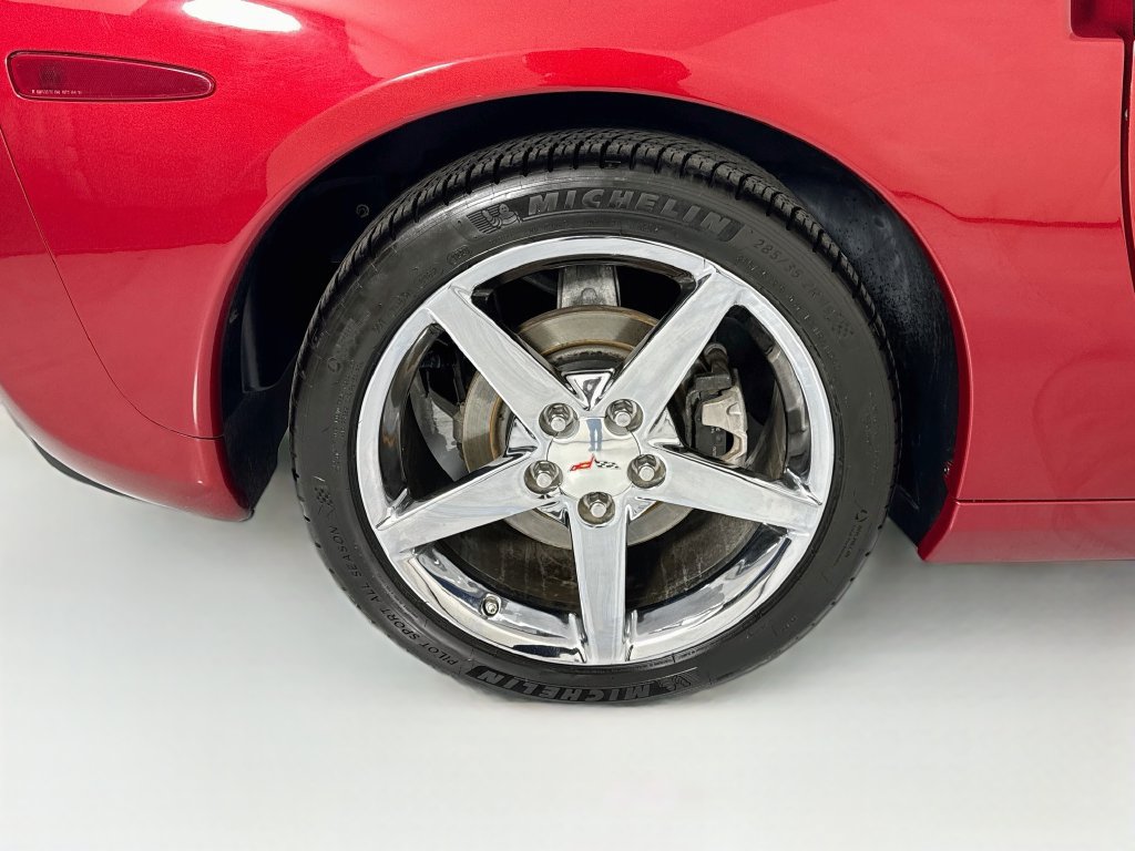 Used 2005 Chevrolet Corvette Coupe w/ Preferred Equipment Group RWD image 27