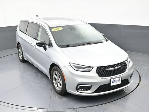 Used 2024 Chrysler Pacifica Limited FWD image 60