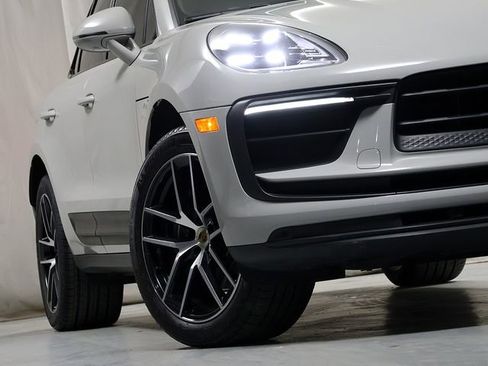 Used 2022 Porsche Macan Base image 4