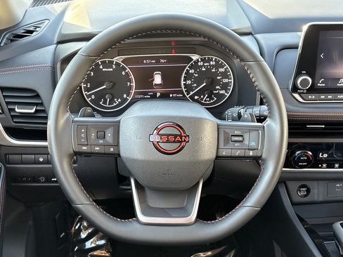 Used 2025 Nissan Rogue SV AWD/4WD image 22