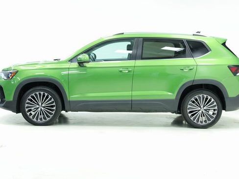 New 2025 Volkswagen Taos SE image 4