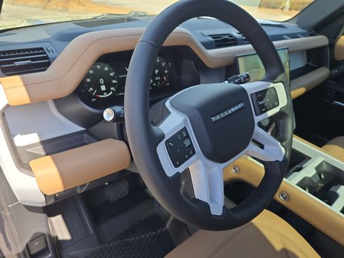 New 2026 Land Rover Defender 110 X-Dynamic SE image 15