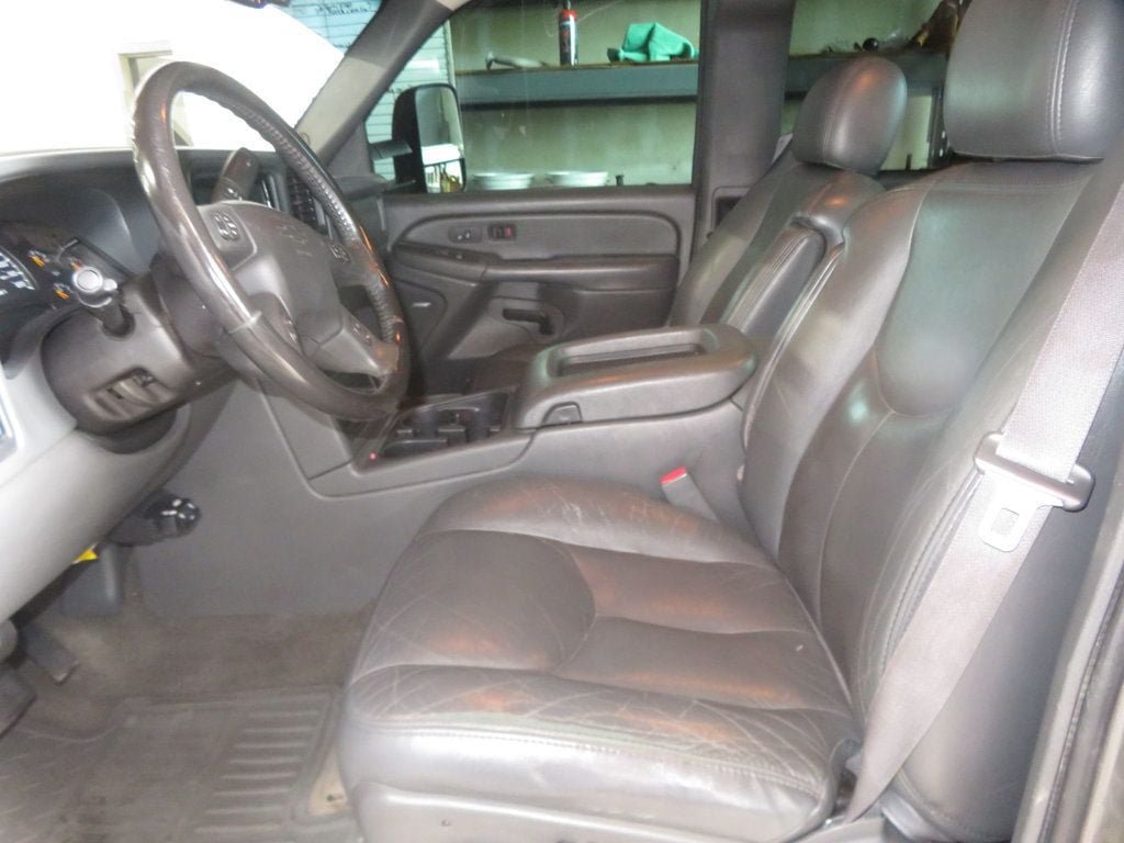 Used 2006 Chevrolet Silverado 2500 LT w/ Onstar Plus Package AWD/4WD image 17
