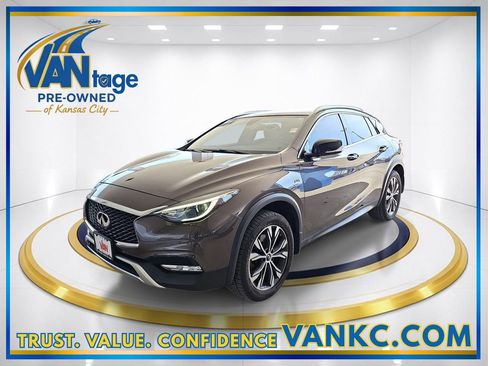 Used 2017 INFINITI QX30 Premium w/ Navigation Package image 1