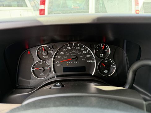 New 2026 Chevrolet Express 3500 Extended RWD image 16