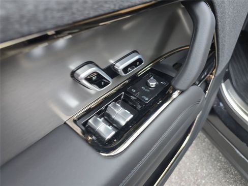 Used 2025 Land Rover Range Rover Sport Dynamic SE AWD/4WD image 19