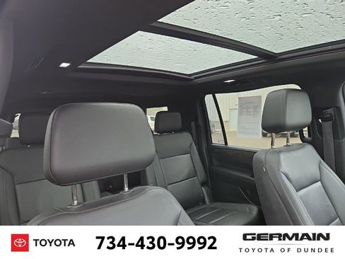 Used 2022 Chevrolet Suburban LT w/ LT Signature Package image 18