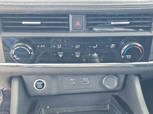 Used 2023 Nissan Rogue S AWD/4WD image 26