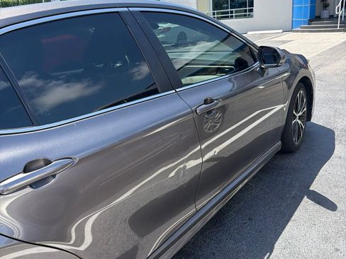 Used 2018 Toyota Camry SE w/ Moonroof Package FWD image 7