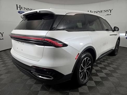 Used 2026 Lincoln Nautilus Premier AWD/4WD image 4