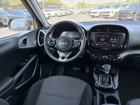 Used 2024 Kia Soul LX w/ Option Group 015 FWD image 3