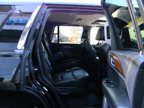 Used 2017 Cadillac Escalade Luxury image 14