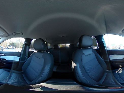 Used 2025 Chevrolet Trax LT w/ LT Convenience Package image 40