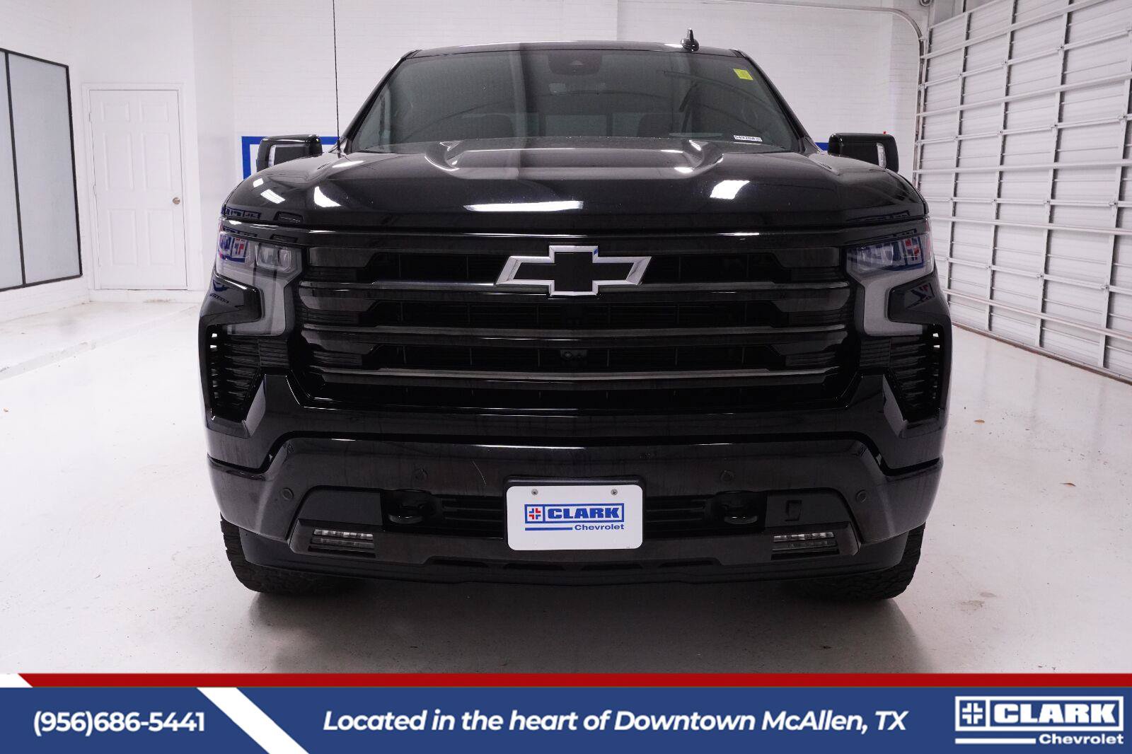 Used 2025 Chevrolet Silverado 1500 High Country w/ High Country Premium Package AWD/4WD image 2