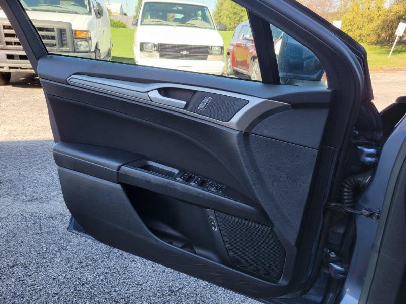 Used 2019 Ford Fusion SE FWD image 25