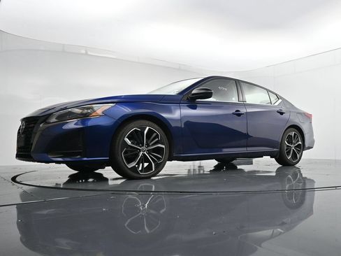 Used 2023 Nissan Altima 2.5 SR FWD image 60