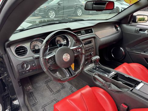 Used 2012 Ford Mustang GT Premium w/ HID Headlamps & Security Pkg RWD image 28
