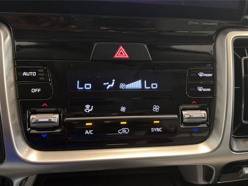 Used 2022 Kia Sorento S FWD image 18