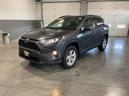 Used 2021 Toyota RAV4 XLE w/ Convenience Package AWD/4WD image 3