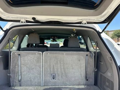 Used 2019 Toyota Highlander LE FWD image 7