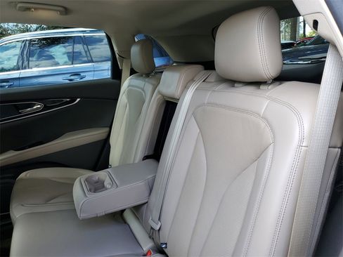 Used 2023 Lincoln Nautilus Reserve image 12