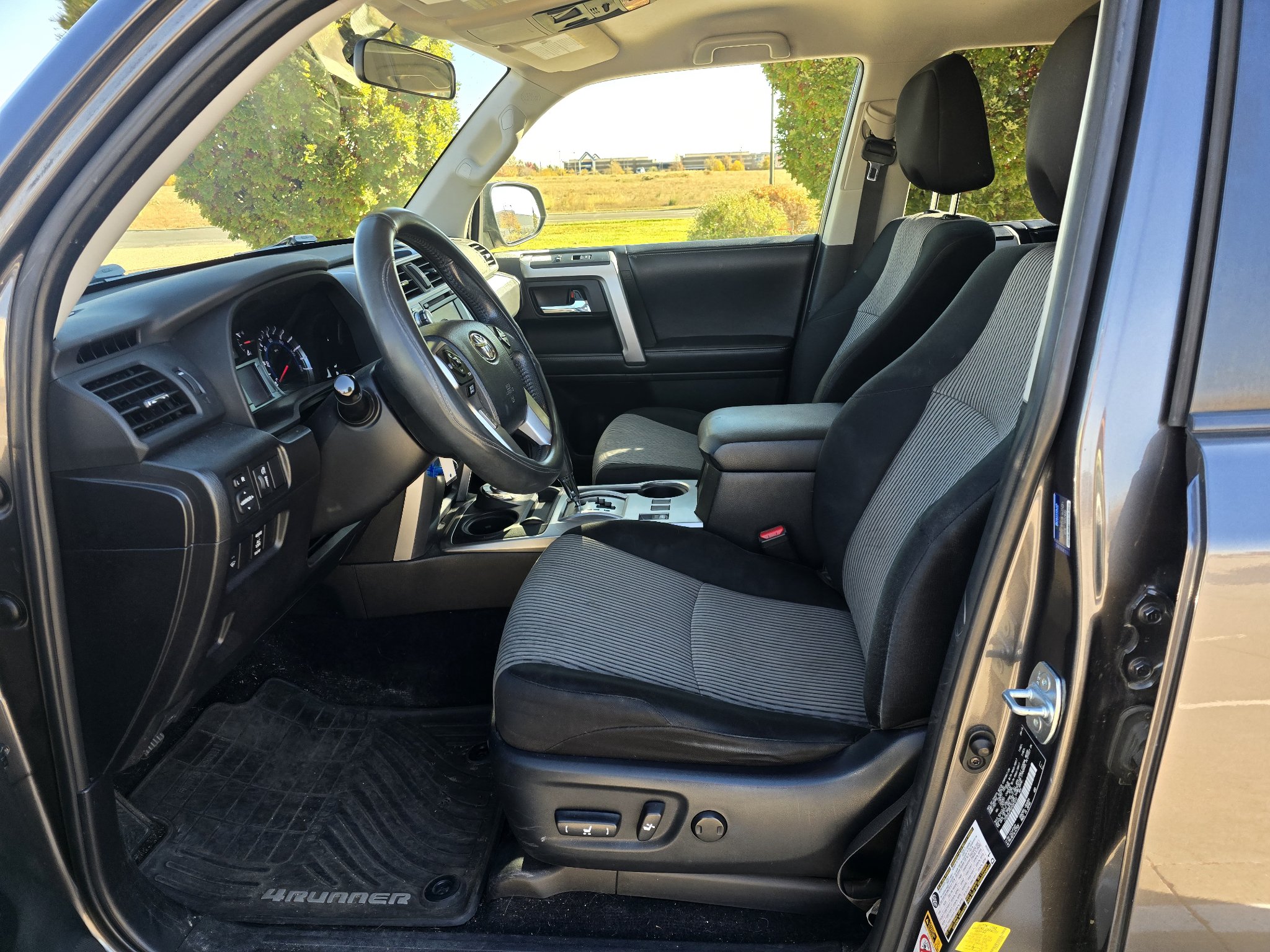 Used 2016 Toyota 4Runner SR5 AWD/4WD image 11