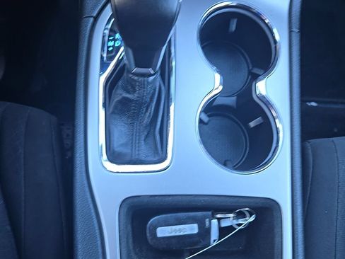 Used 2018 Jeep Grand Cherokee Laredo AWD/4WD image 25