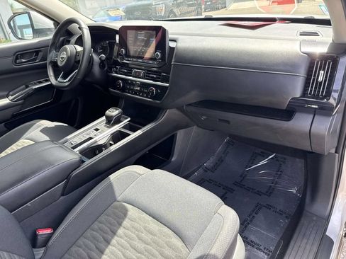Used 2025 Nissan Pathfinder SV FWD image 13