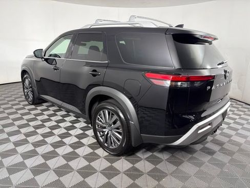 Certified 2025 Nissan Pathfinder SL w/ SL Premium Package FWD image 19