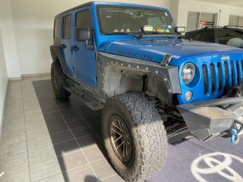 Used 2016 Jeep Wrangler Unlimited Rubicon w/ Connectivity Group AWD/4WD image 4
