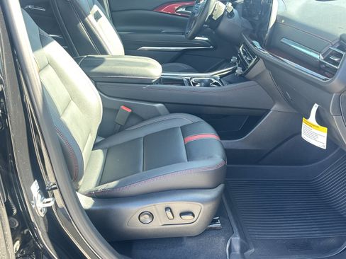 Used 2026 Chevrolet Traverse RS w/ LPO, Floor Liner Package FWD image 13