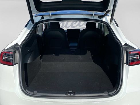 Used 2022 Tesla Model Y Long Range AWD/4WD image 29