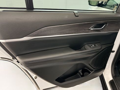 Used 2024 Jeep Grand Cherokee L Limited w/ Luxury Tech Group II image 28