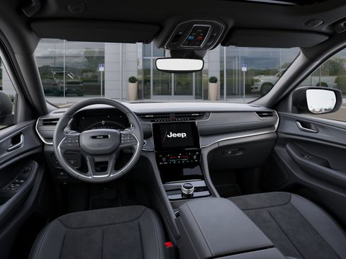 New 2025 Jeep Grand Cherokee Altitude image 14