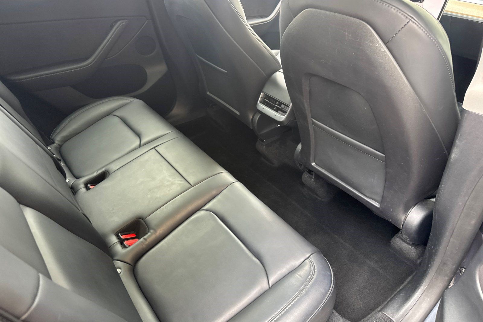 Used 2023 Tesla Model Y 2WD image 31