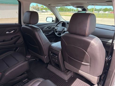 Used 2020 Chevrolet Traverse RS FWD image 32