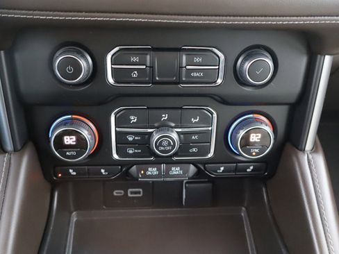 Used 2023 Chevrolet Suburban Z71 w/ Z71 Off-Road Package image 30