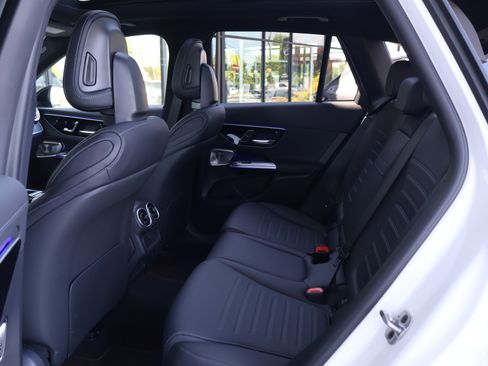 Used 2025 Mercedes-Benz GLC 300 image 17