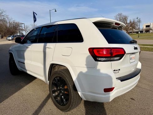 Used 2018 Jeep Grand Cherokee Altitude AWD/4WD image 7