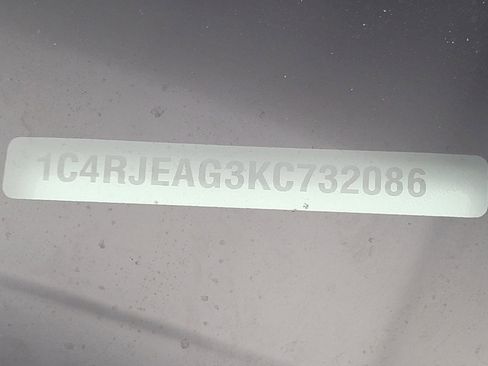 Used 2019 Jeep Grand Cherokee Laredo image 33