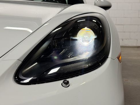 Used 2024 Porsche 718 Cayman image 9