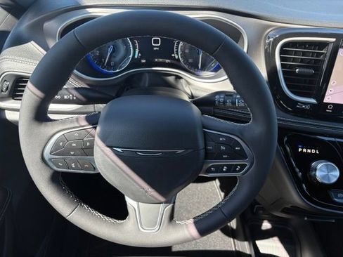 New 2027 Chrysler Pacifica Select FWD image 26