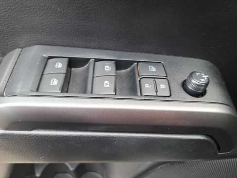 Used 2021 Toyota Tacoma TRD Off-Road AWD/4WD image 26