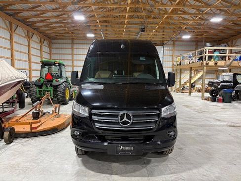 Used 2022 Mercedes-Benz Sprinter 3500 image 2