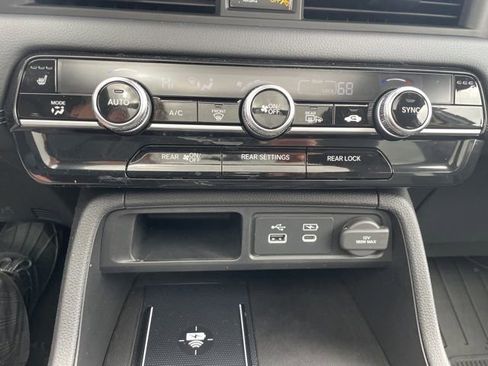 Used 2025 Honda Pilot Touring image 29