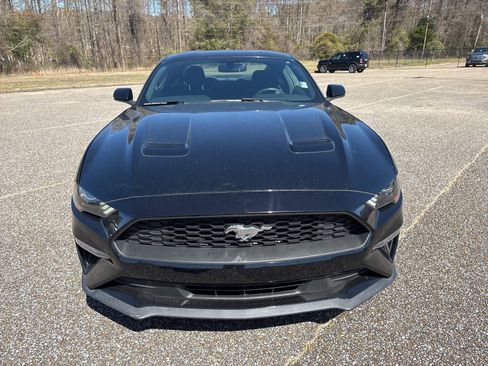 Used 2019 Ford Mustang Coupe image 2
