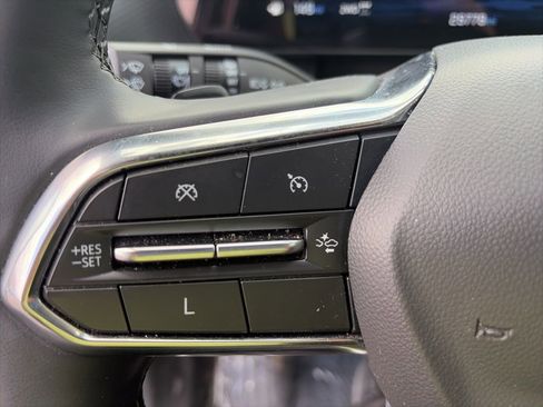 Used 2025 Chevrolet Equinox LT w/ Convenience Package II image 17