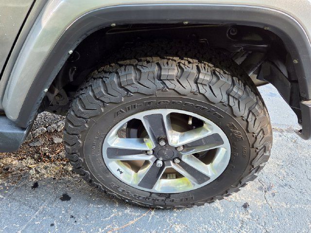 Used 2021 Jeep Wrangler Unlimited Sahara w/ Cold Weather Group AWD/4WD image 38