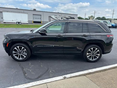 Used 2023 Jeep Grand Cherokee Overland w/ Advanced Protech Group III AWD/4WD image 6