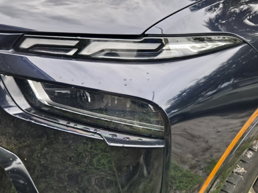Used 2023 BMW X7 xDrive40i w/ M Sport Package AWD/4WD image 11